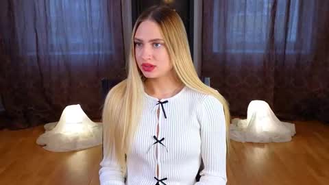 Snapshot of marandamartabano chatting on November 11, 2025, 4:56 am Victoria online show from November 11, 2025, 4:56 am