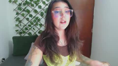 Snapshot of marce_bunny chatting on September 15, 2025, 12:32 am Marcela online show from September 15, 2025, 12:32 am