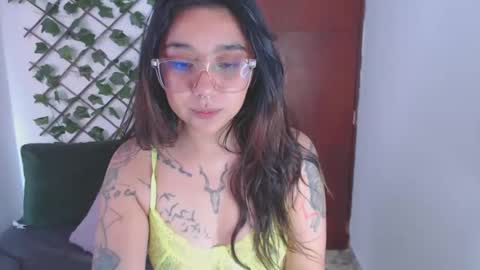 Snapshot of marce_bunny chatting on September 15, 2025, 5:46 pm Marcela online show from September 15, 2025, 5:46 pm