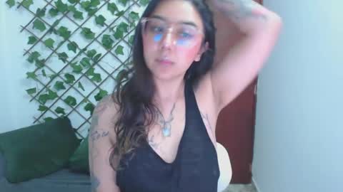 Snapshot of marce_bunny chatting on October 1, 2025, 1:44 am Marcela online show from October 1, 2025, 1:44 am