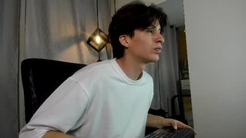 Snapshot of marcoviolet chatting on June 24, 2026, 7:46 pm marcoviolet online show from June 24, 2026, 7:46 pm