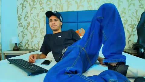 marcus_jeron online show from October 25, 2025, 3:58 am