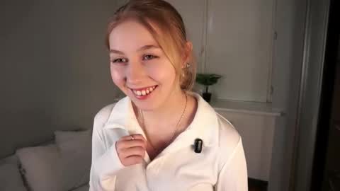 Felicia 3 online show from November 25, 2025, 9:09 am