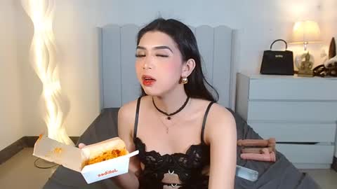 Snapshot of margaret_deluxe chatting on February 19, 2025, 1:50 pm MARGARET online show from February 19, 2025, 1:50 pm