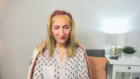 margaretmature online show from February 13, 2025, 5:01 pm