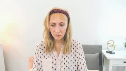 margaretmature online show from February 16, 2025, 11:16 am