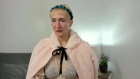 margaretmature online show from October 15, 2025, 3:23 pm