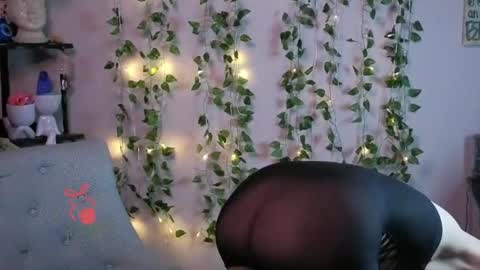 Margaux Savant online show from September 16, 2025, 3:18 am