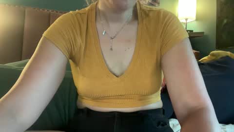 Snapshot of margolane chatting on April 28, 2026, 12:43 pm Elle online show from April 28, 2026, 12:43 pm