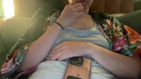 Snapshot of margolane chatting on May 27, 2026, 1:57 am Elle online show from May 27, 2026, 1:57 am