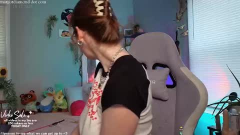   online show from October 17, 2025, 3:03 pm