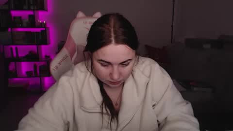 mari moore online show from December 18, 2025, 5:02 am