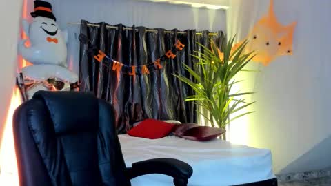 mari_salgado online show from October 13, 2025, 11:21 am