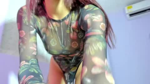 Snapshot of mari_sweeet chatting on December 6, 2024, 1:33 pm Meli-Mari online show from December 6, 2024, 1:33 pm