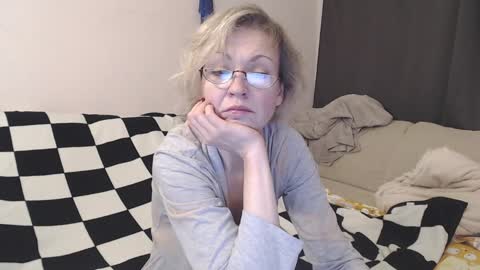 Snapshot of maria_lisica chatting on December 4, 2024, 6:22 am Mari online show from December 4, 2024, 6:22 am