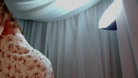 Snapshot of maria_venera__ chatting on May 19, 2026, 1:00 am Maria online show from May 19, 2026, 1:00 am
