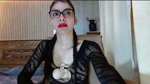 mariaa_antonia1 online show from November 29, 2025, 3:37 pm