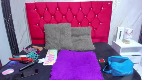 mariam_schubert online show from November 15, 2025, 8:27 pm