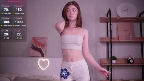 Snapshot of mariamcreedon chatting on July 15, 2026, 3:06 pm My name is Molly this is my first day online show from July 15, 2026, 3:06 pm