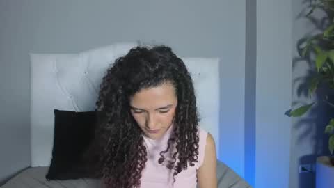 Snapshot of marian_skinny chatting on December 27, 2024, 2:36 am Marian online show from December 27, 2024, 2:36 am