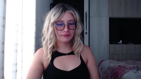Snapshot of mariana124_ chatting on September 30, 2025, 6:35 pm Mariana online show from September 30, 2025, 6:35 pm