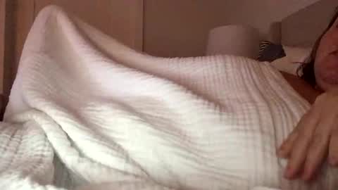 mariana199410 online show from December 2, 2025, 5:35 am