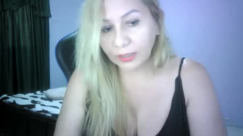 mariana995649 online show from November 4, 2025, 9:58 pm
