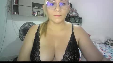 mariana995649 online show from May 16, 2026, 3:00 pm