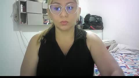 mariana995649 online show from May 17, 2026, 2:57 pm