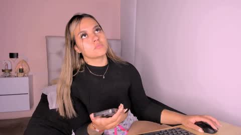 Snapshot of mariana__roe chatting on December 25, 2024, 1:41 pm Mariana Roe online show from December 25, 2024, 1:41 pm