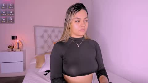 Snapshot of mariana__roe chatting on February 26, 2025, 3:32 am Mariana Roe online show from February 26, 2025, 3:32 am