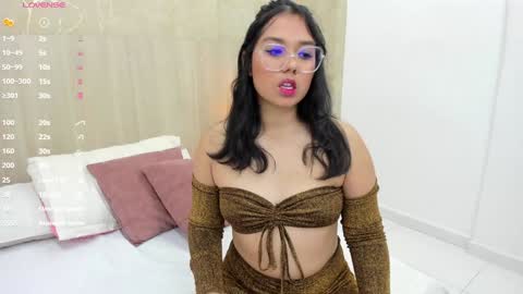 Snapshot of mariana_allen chatting on February 7, 2025, 3:23 am Mariana Allen online show from February 7, 2025, 3:23 am