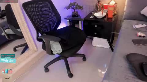 Snapshot of mariana_c chatting on July 10, 2026, 3:25 pm Mar y online show from July 10, 2026, 3:25 pm