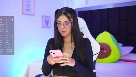 Mariana  online show from November 6, 2025, 7:04 pm