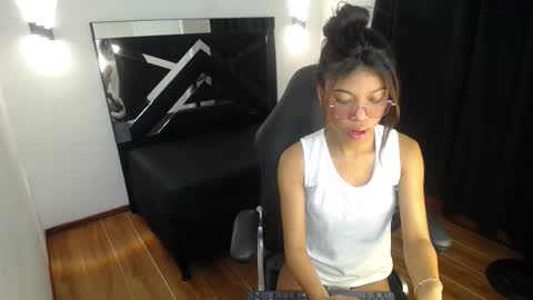 Mariana online show from November 15, 2025, 3:15 am