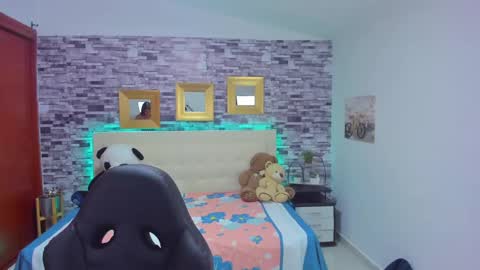 Mariana online show from December 17, 2024, 10:43 pm