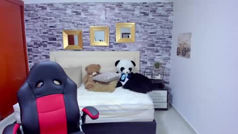 Mariana online show from February 12, 2025, 9:33 pm