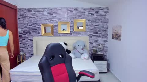 Mariana online show from March 6, 2025, 7:54 pm