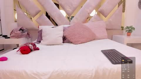 Marianee Rousse  online show from October 30, 2025, 10:32 pm