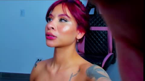 M A R I A N E online show from March 11, 2025, 9:13 am