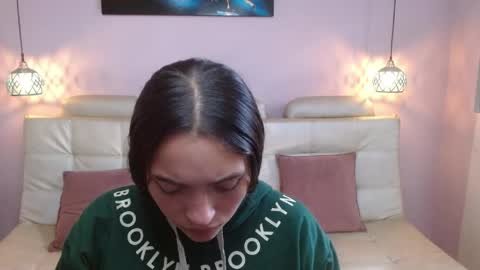 Snapshot of marianne_cam chatting on May 8, 2026, 1:05 pm marianne_cam online show from May 8, 2026, 1:05 pm