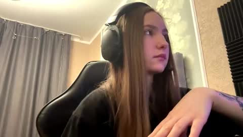 Aria online show from December 1, 2025, 9:03 am