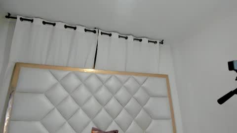 marianrosse online show from November 8, 2025, 6:51 pm