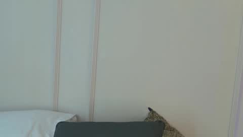 Maria Pettit online show from November 6, 2025, 11:33 am