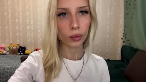 Molly online show from September 22, 2025, 7:21 am