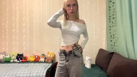 Molly online show from September 26, 2025, 6:28 am