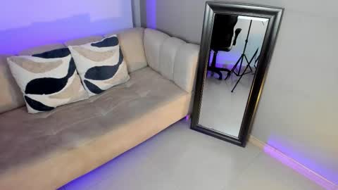 marie_bass online show from February 4, 2026, 1:28 pm