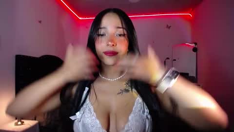 Nicolle online show from January 25, 2025, 5:18 am