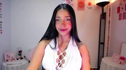Nicolle online show from April 20, 2026, 3:42 am