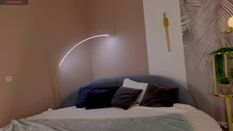 Marie LEAVE YOUR  WITH ME online show from May 4, 2026, 5:14 am